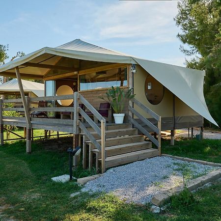 Suite Glamping Vicino Al Mare ปีออมบีโน ภายนอก รูปภาพ