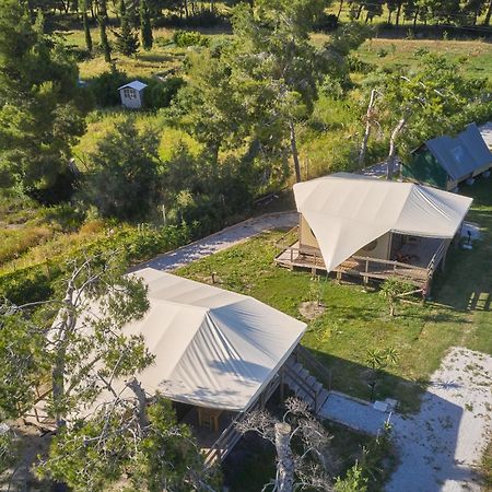 Suite Glamping Vicino Al Mare ปีออมบีโน ภายนอก รูปภาพ