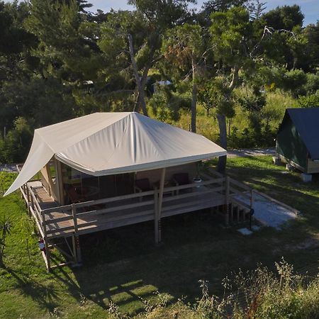Suite Glamping Vicino Al Mare ปีออมบีโน ภายนอก รูปภาพ