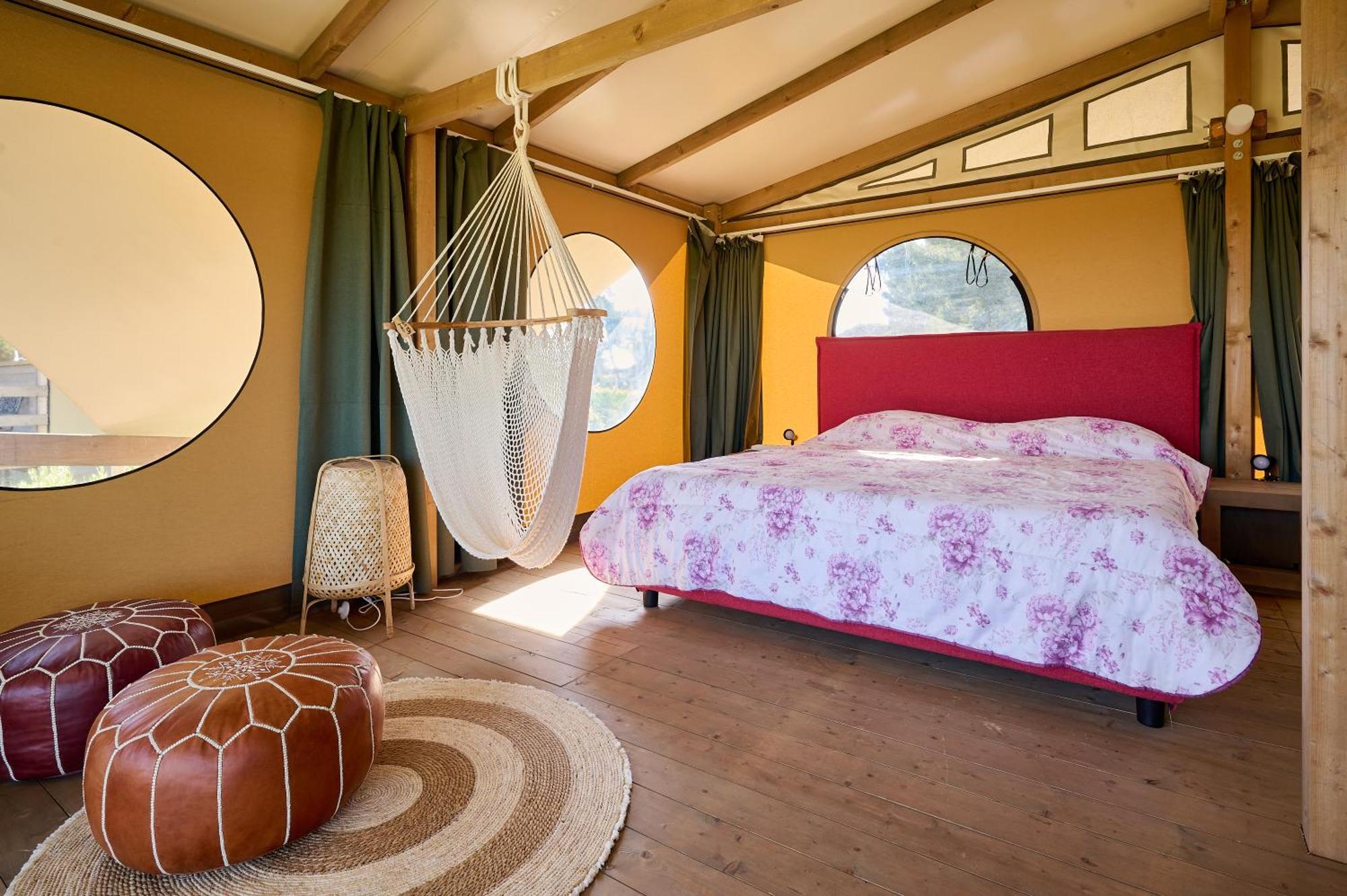 Suite Glamping Vicino Al Mare ปีออมบีโน ภายนอก รูปภาพ
