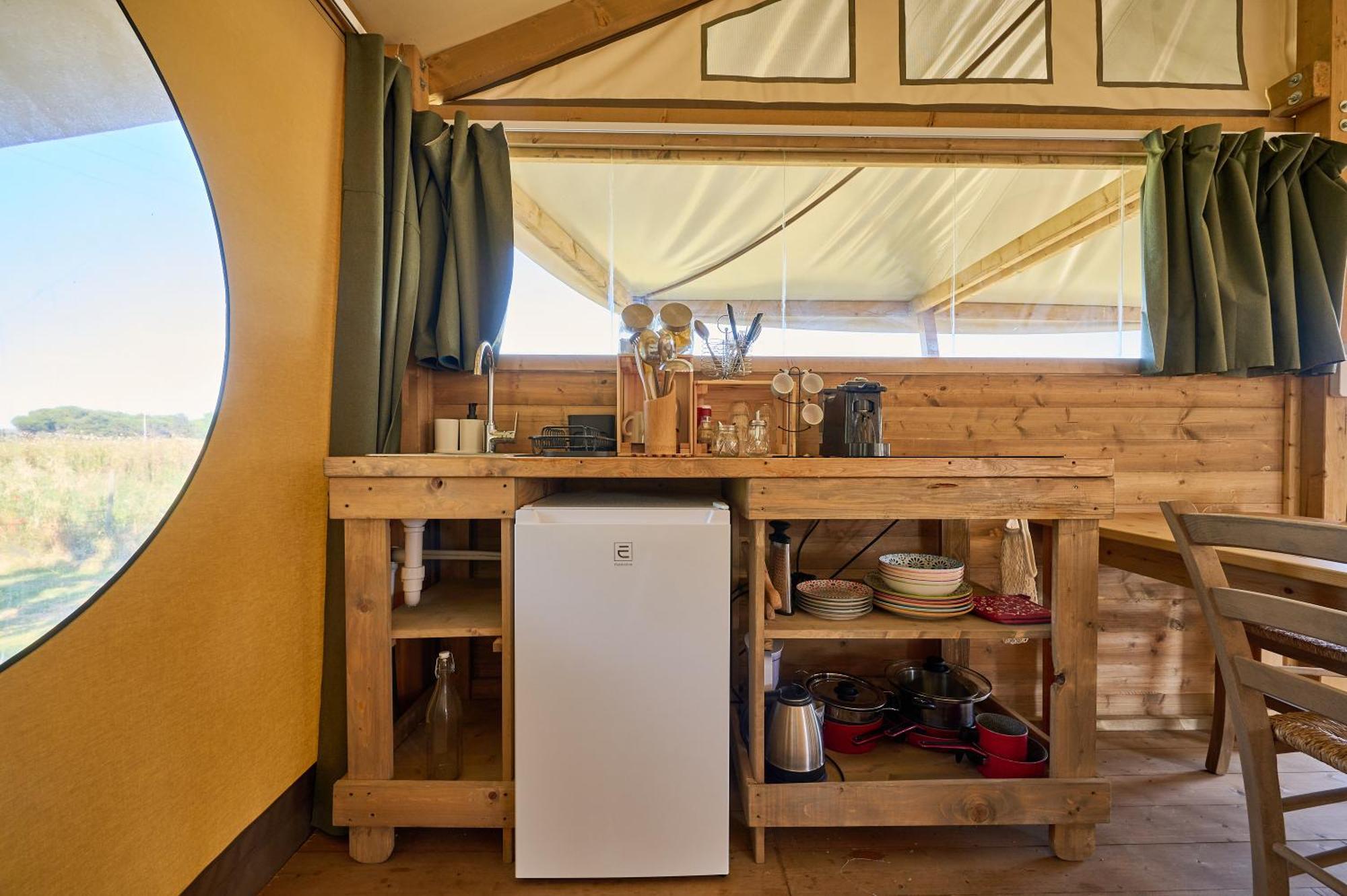 Suite Glamping Vicino Al Mare ปีออมบีโน ภายนอก รูปภาพ