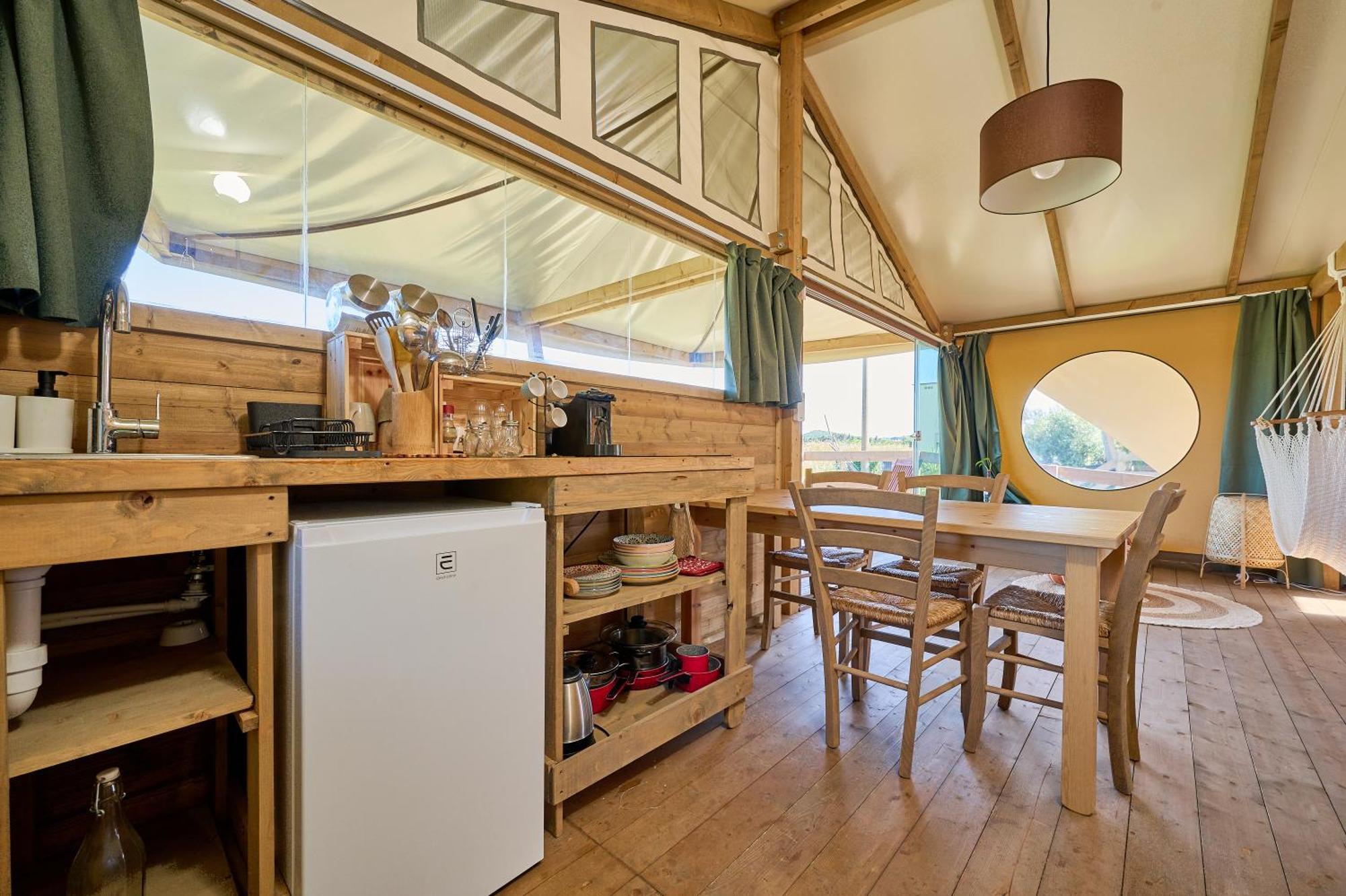 Suite Glamping Vicino Al Mare ปีออมบีโน ภายนอก รูปภาพ