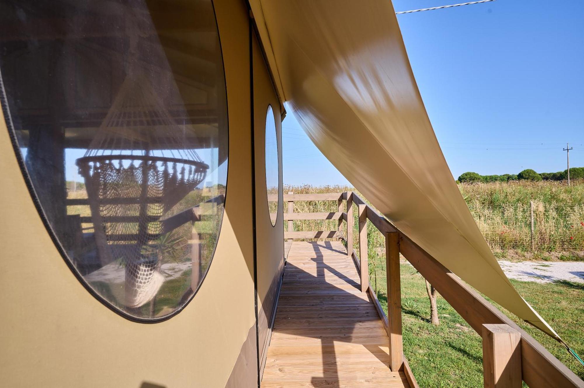 Suite Glamping Vicino Al Mare ปีออมบีโน ภายนอก รูปภาพ
