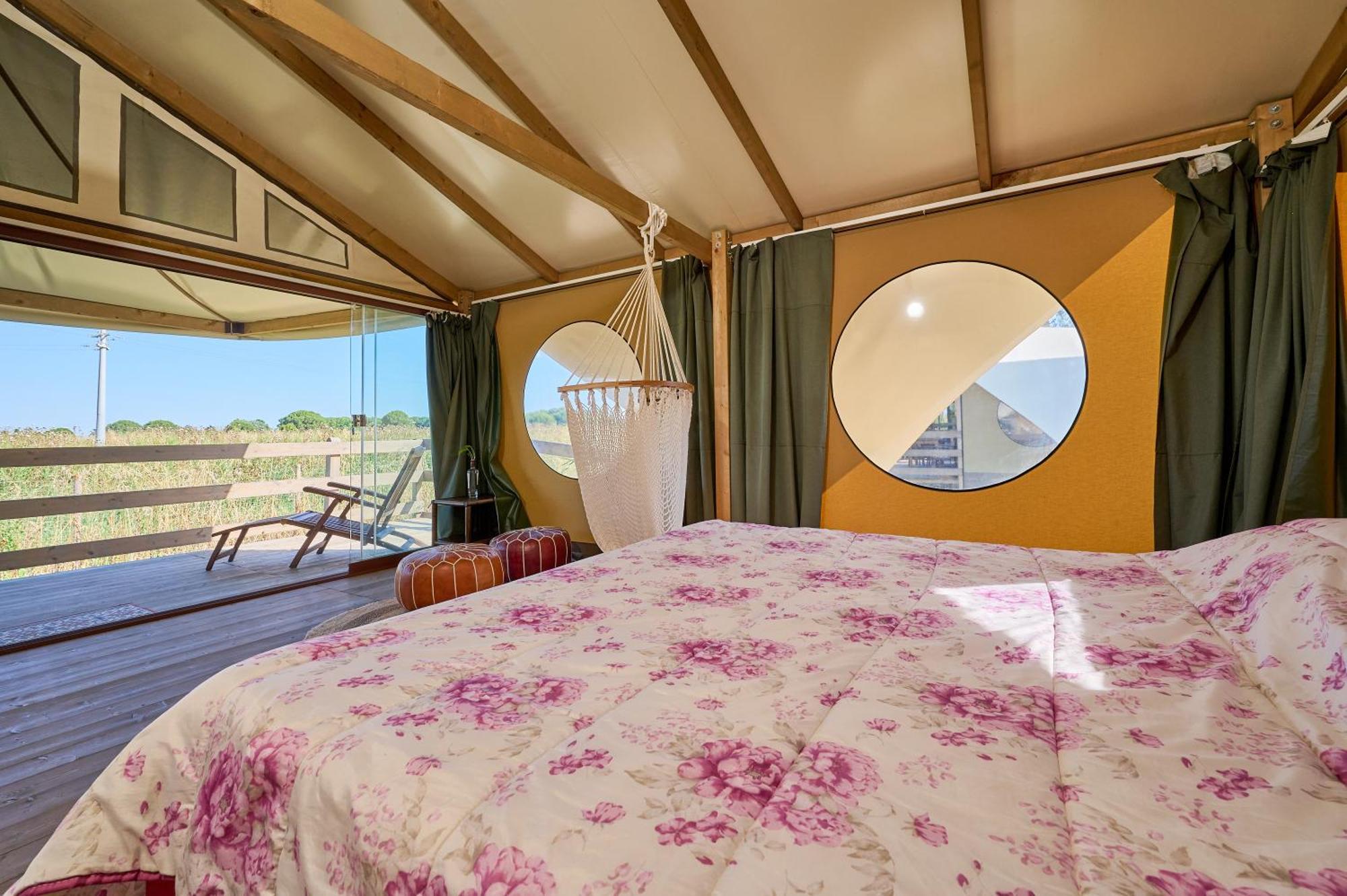 Suite Glamping Vicino Al Mare ปีออมบีโน ภายนอก รูปภาพ