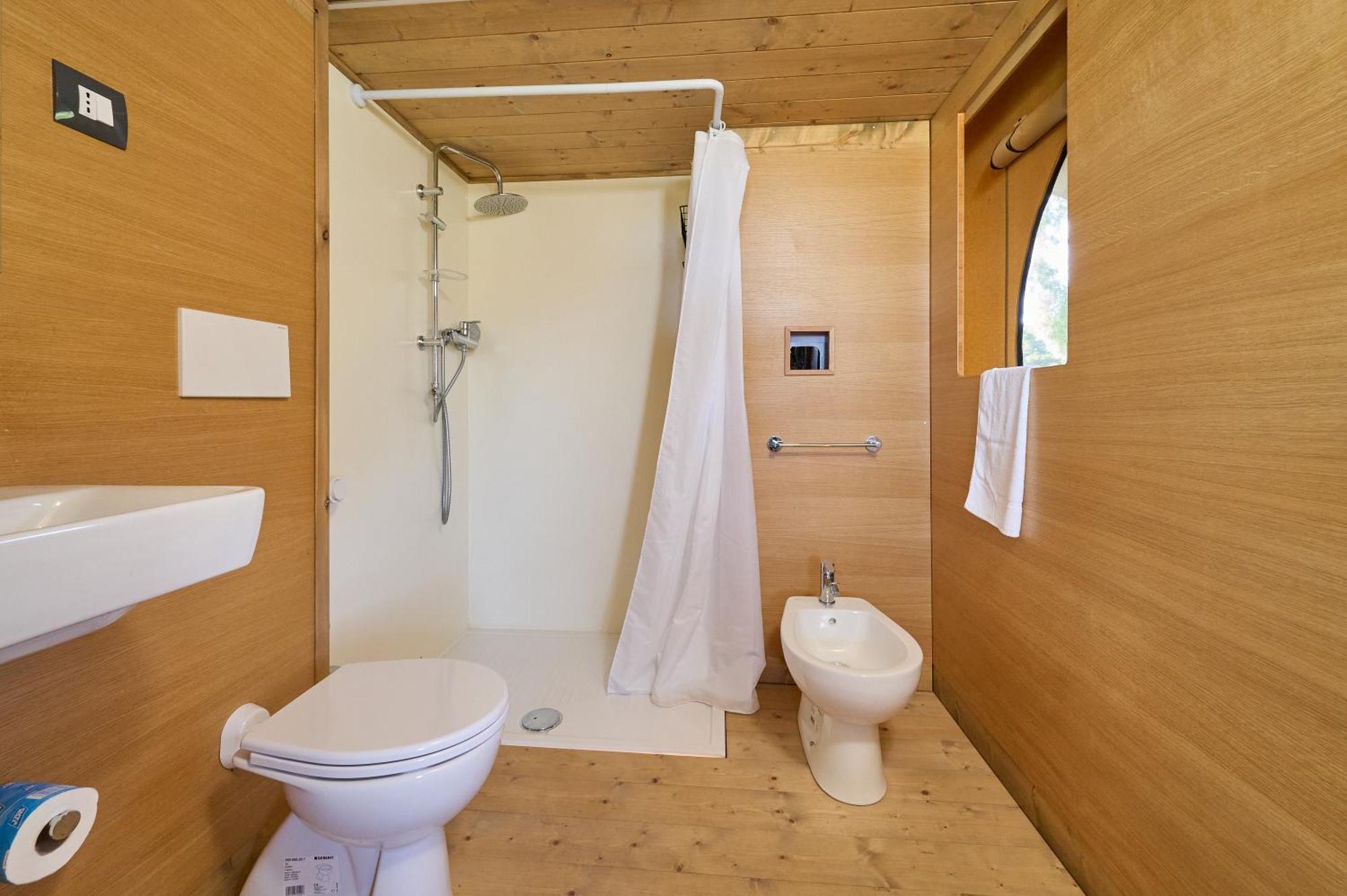 Suite Glamping Vicino Al Mare ปีออมบีโน ภายนอก รูปภาพ