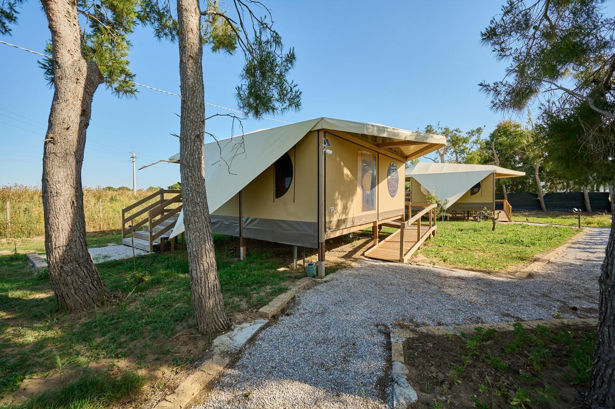 Suite Glamping Vicino Al Mare ปีออมบีโน ภายนอก รูปภาพ
