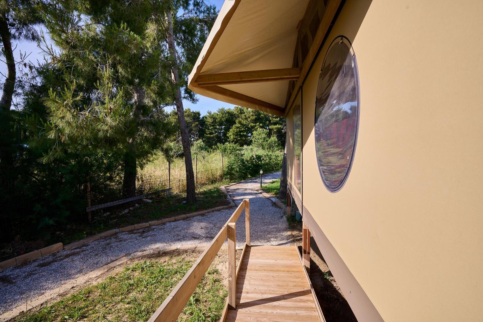 Suite Glamping Vicino Al Mare ปีออมบีโน ภายนอก รูปภาพ