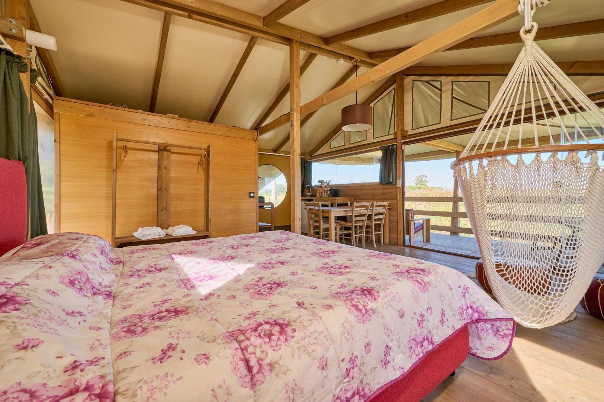Suite Glamping Vicino Al Mare ปีออมบีโน ภายนอก รูปภาพ